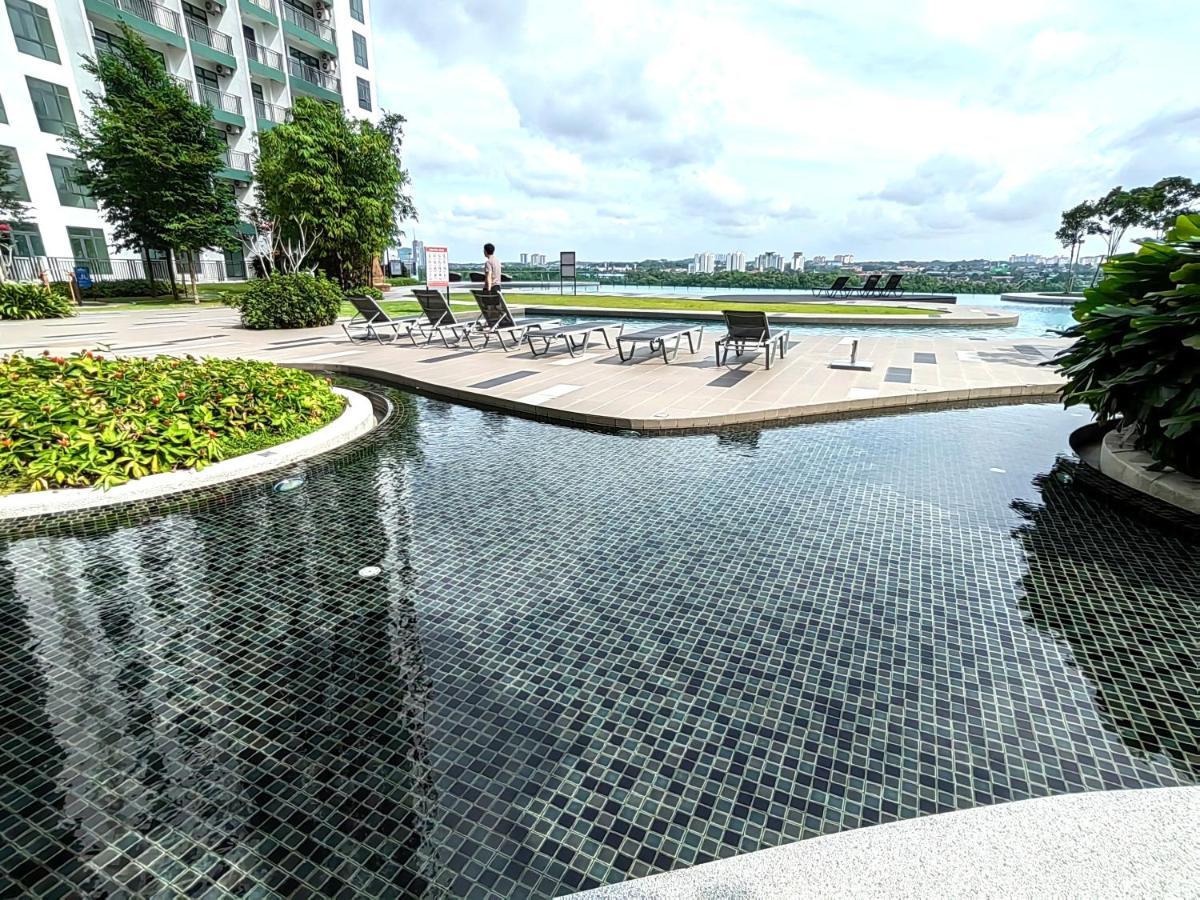 8Scape Residences Batman Vs Ironman@Lsy Home & Leisure Johor Bahru Exterior foto