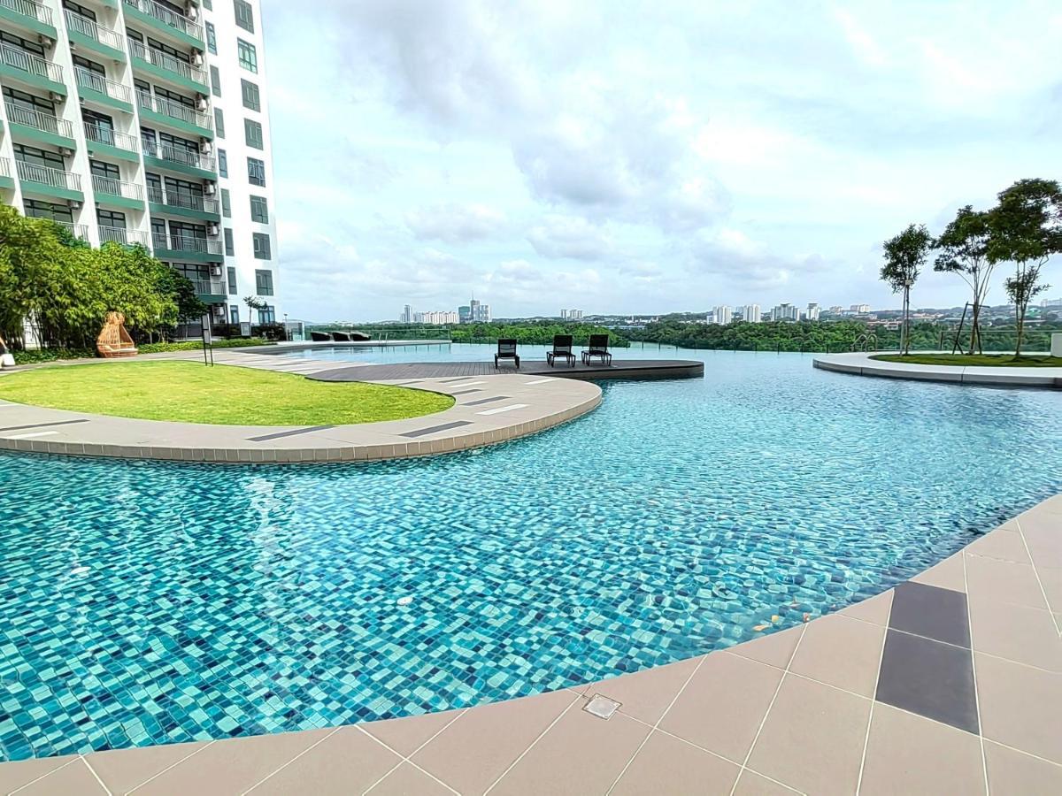 8Scape Residences Batman Vs Ironman@Lsy Home & Leisure Johor Bahru Exterior foto